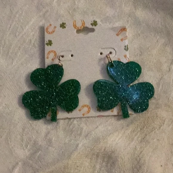 ☘️NWT Must Have Fun St Patty’s Day Pierced Earrings Closet Must ☘️ - Picture 4 of 8